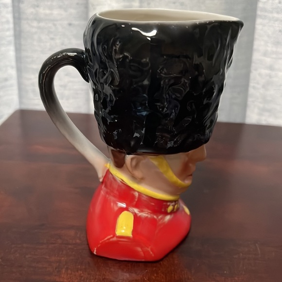 Antique Czech Pottery Figural Pitcher British Beefeater Czechoslovakia - Picture 5 of 15